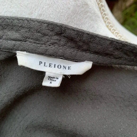 Pleione Gray Relaxed Blouse with Long Sleeves - Picture 6 of 8